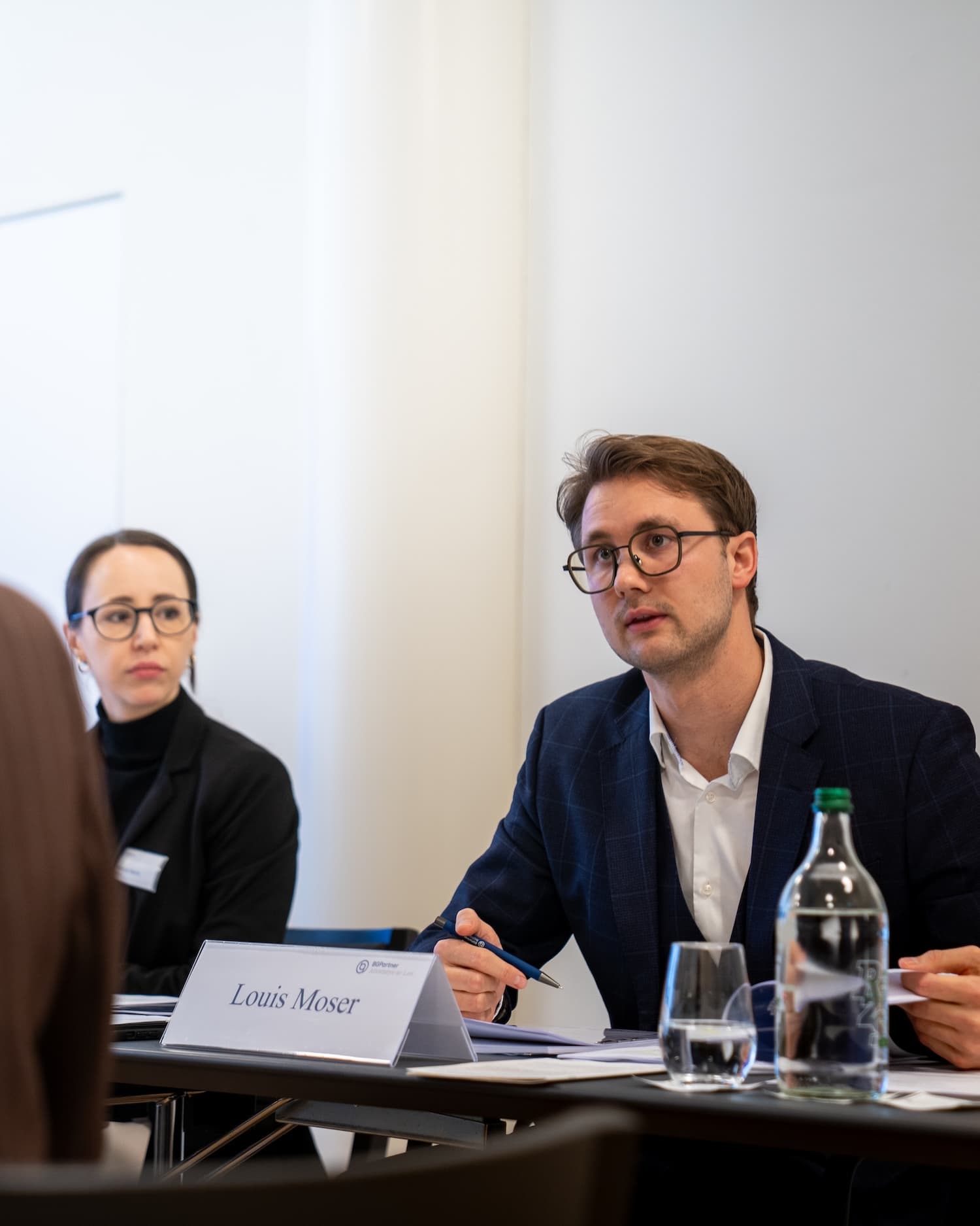 Louis Moser von BGPartner Rechtsanwälte im Gespräch am Academy of Law Event in Bern