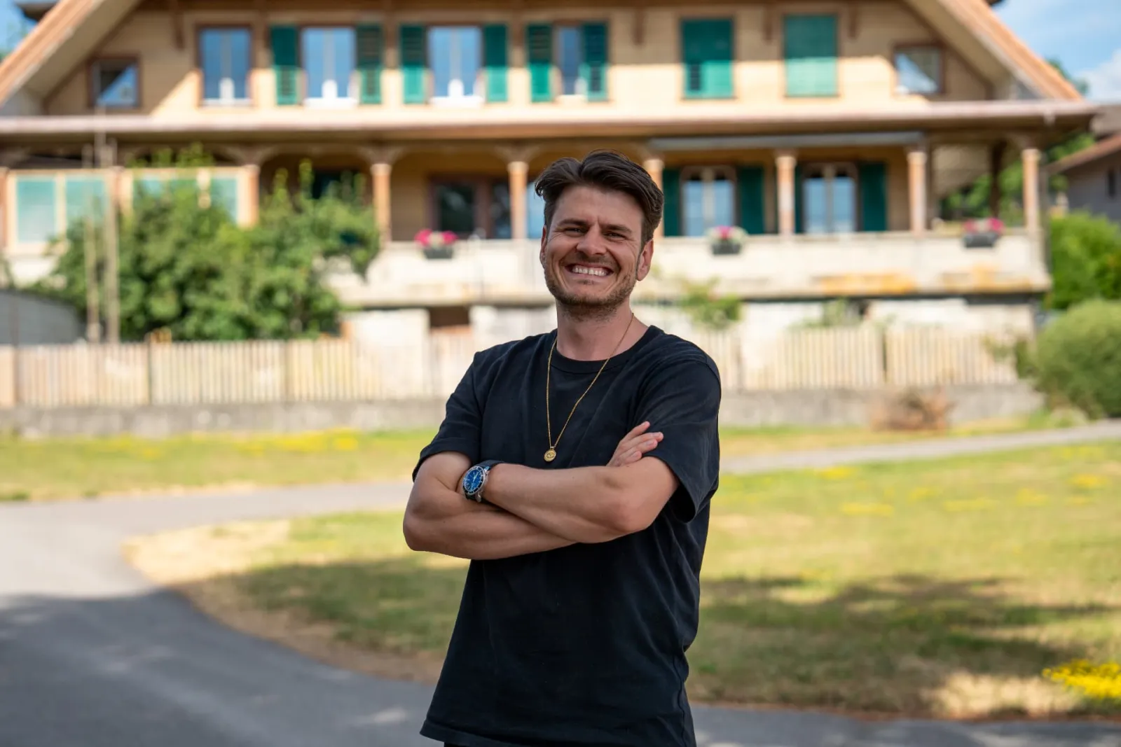 Fabio Zahnd im Gespräch während einer Produktion