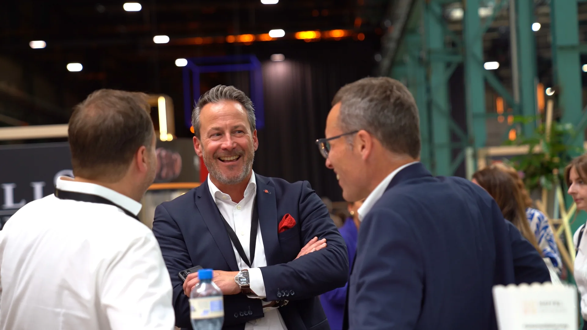 Networking-Szene zwischen Branchenvertretern am Hospitality Summit 2025