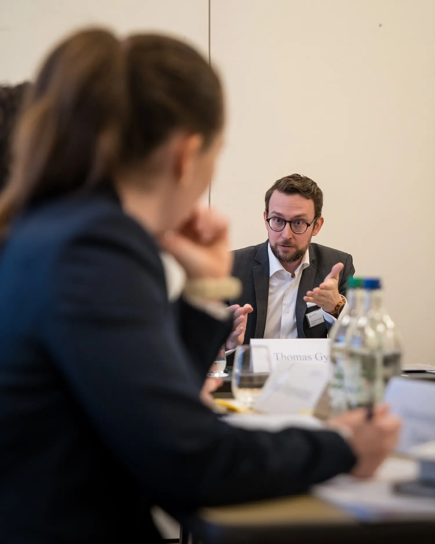 Thomas Gysi von BGPartner Rechtsanwälte in der Diskussion am Academy of Law