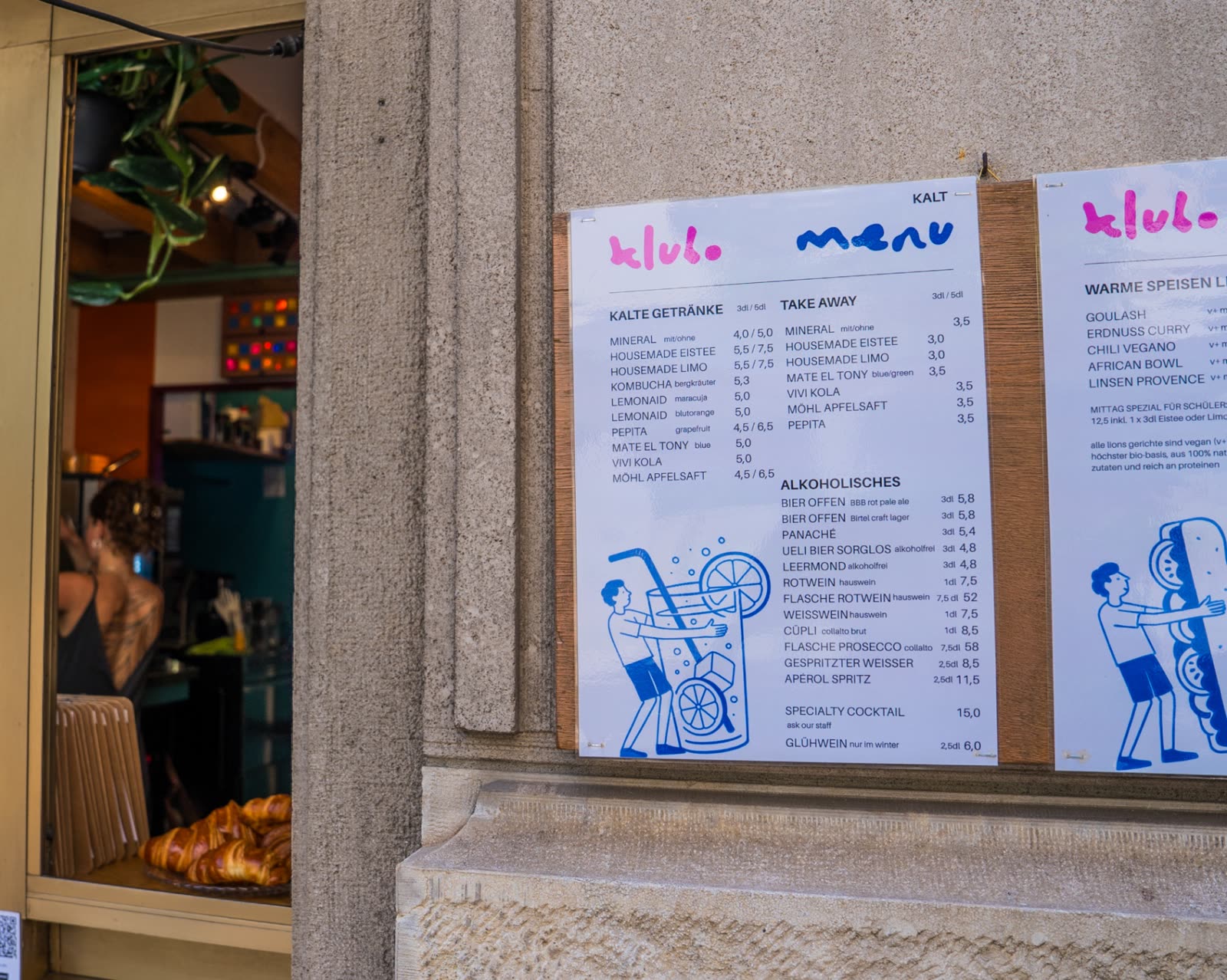 Klubo, Menü und Auslage am Pop-up-Café.